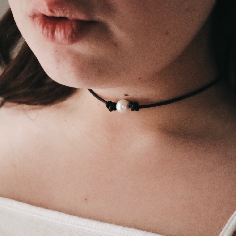 Single Pearl Knot Chocker